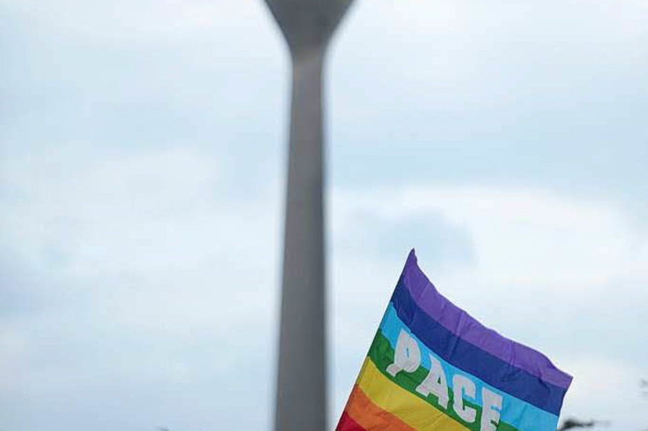 In mehreren dutzend Städten, wie hier in Düsseldorf, haben tausende Friedensbewegte am Samstag auf ihren traditionellen Ostermärschen gegen Krieg, Gewalt und atomare Bedrohung demonstriert. (Foto: dapd) In mehreren dutzend Städten, wie hier in Düsseldorf, haben tausende Friedensbewegte am Samstag auf ihren traditionellen Ostermärschen gegen Krieg, Gewalt und atomare Bedrohung demonstriert. (Foto: dapd)