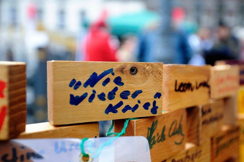 Die Ostermarschierer forderten, „Kriege und Kriegsvorbereitungen zu stoppen“. (Foto: dapd) Die Ostermarschierer forderten, „Kriege und Kriegsvorbereitungen zu stoppen“. (Foto: dapd)