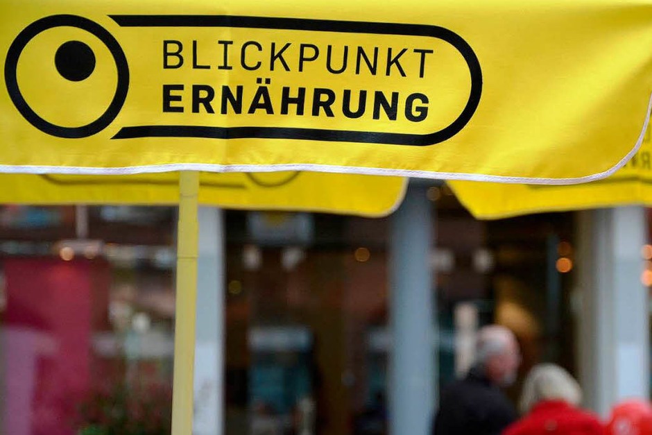 Impressionen von der langen Kulturtafel, die verschiedene Aspekte des Themas "Ernährung" aufgriff (Foto: Barbara Ruda) Impressionen von der langen Kulturtafel, die verschiedene Aspekte des Themas "Ernährung" aufgriff (Foto: Barbara Ruda)