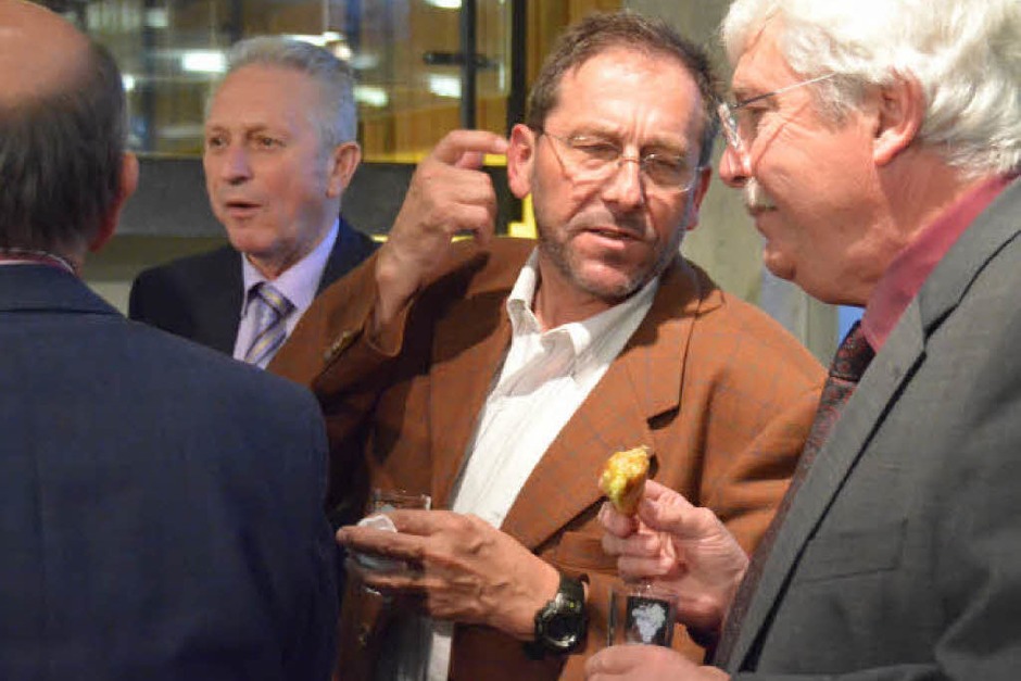 Deutsch-französische Gespräche im Foyer des Rathauses (Foto: Jochen Fillisch) Deutsch-französische Gespräche im Foyer des Rathauses (Foto: Jochen Fillisch)