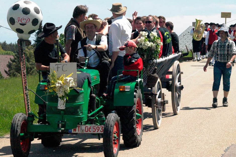 Der FC Dachsberg beteiligte sich mit einem Wagen am Umzug<ppp></ppp> (Foto: Karin Stöckl-Steinebrunner) Der FC Dachsberg beteiligte sich mit einem Wagen am Umzug<ppp></ppp> (Foto: Karin Stöckl-Steinebrunner)