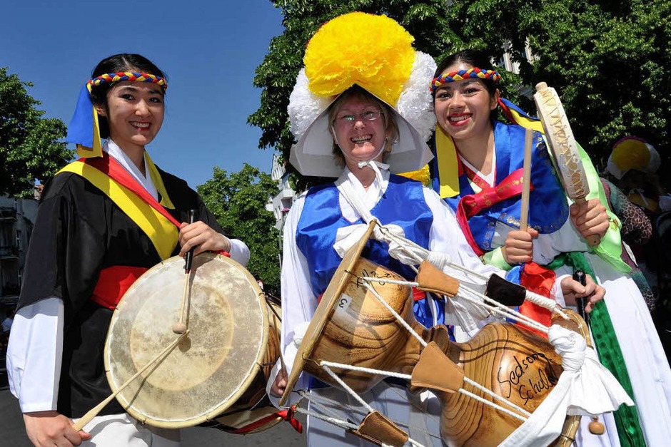 Bunt, quirlig und voller Rhythmus: Der Karneval der Kulturen in Berlin. (Foto: dapd) Bunt, quirlig und voller Rhythmus: Der Karneval der Kulturen in Berlin. (Foto: dapd)