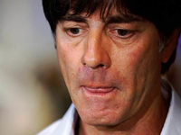 EM-Aus: Löw nimmt Schuld auf sich – Harsche Kritik EM-Aus: Löw nimmt Schuld auf sich – Harsche Kritik