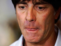 Bundestrainer Joachim Löw steht in der Kritik Bundestrainer Joachim Löw steht in der Kritik