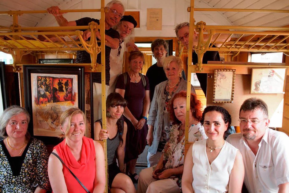Die Akteure der Künstlertage: von links Ulrike Hensle, Cordula Böhle, Tanja Truöl, Jürgen Truöl, Karl-Heinz Thiel, Heide Bachofer, Wolfgang Keller, Silvia Wenzinger-Schille, Carmen Gukelberger, Dieter Rottler, Michelle und Norman Hothum. Nicht im Bild: Hans-Peter Ziesmer. (Foto: Michael Haberer) Die Akteure der Künstlertage: von links Ulrike Hensle, Cordula Böhle, Tanja Truöl, Jürgen Truöl, Karl-Heinz Thiel, Heide Bachofer, Wolfgang Keller, Silvia Wenzinger-Schille, Carmen Gukelberger, Dieter Rottler, Michelle und Norman Hothum. Nicht im Bild: Hans-Peter Ziesmer. (Foto: Michael Haberer)