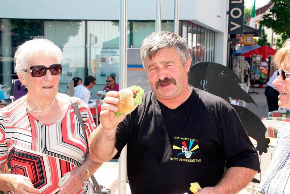 Musik, Tanz und Leckereichen - Gründe für gute laune gab es beim Sommer in Wehr genügend. (Foto: Jörn Kerckhoff) Musik, Tanz und Leckereichen - Gründe für gute laune gab es beim Sommer in Wehr genügend. (Foto: Jörn Kerckhoff)