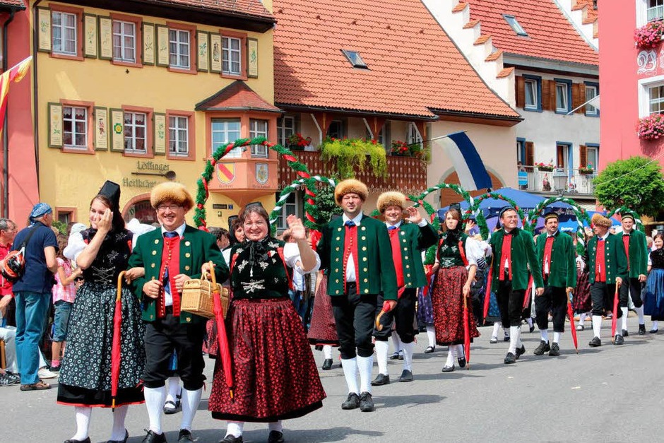 Treue Umzugsteilnehmer beim Städtlefest sind die Mitglieder der Trachtengruppe Hondingen und Riedöschingen. (Foto: Christa Maier) Treue Umzugsteilnehmer beim Städtlefest sind die Mitglieder der Trachtengruppe Hondingen und Riedöschingen. (Foto: Christa Maier)