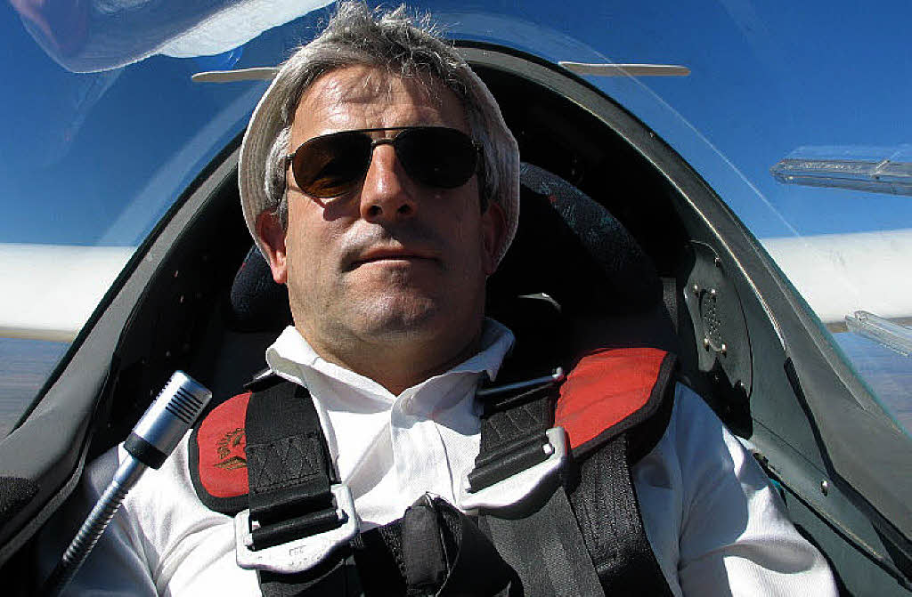 Hubert Drescher, Flieger aus Leidenschaft, wird mit seinem Segelflugzeug ...
