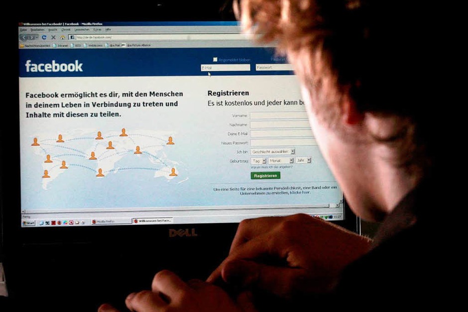 2010 wurde geschätzt, dass Facebook etwa 60.000 Server im Einsatz hat. Im nordschwedischen Luleå baut der Konzern bis 2014 einen neuen Serverpark: Errichtet werden drei Serverhallen mit einer Fläche von zusammen 28.000 Quadratmetern. Warum im hohen Norden? Dort lassen sich die Server leichter kühlen. (Foto: dpa) 2010 wurde geschätzt, dass Facebook etwa 60.000 Server im Einsatz hat. Im nordschwedischen Luleå baut der Konzern bis 2014 einen neuen Serverpark: Errichtet werden drei Serverhallen mit einer Fläche von zusammen 28.000 Quadratmetern. Warum im hohen Norden? Dort lassen sich die Server leichter kühlen. (Foto: dpa)