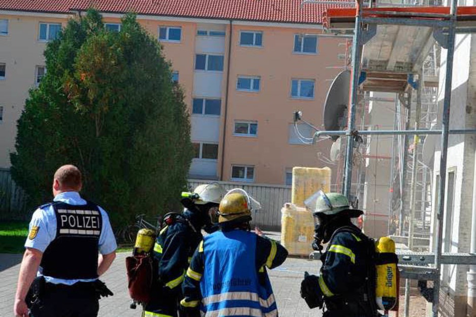 Feuerwehreinsatz im Lörracher Wohngebiet Teichmatten. (Foto: Carlotta Gühne) Feuerwehreinsatz im Lörracher Wohngebiet Teichmatten. (Foto: Carlotta Gühne)
