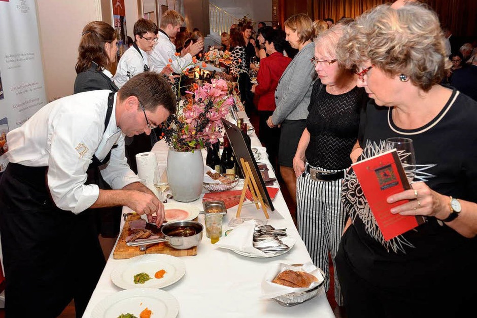 Die Benefizgala der Jeunes Restaurateur in Baden-Baden zugunsten der Aktion Kinderherzen. (Foto: Christian Kramberg) Die Benefizgala der Jeunes Restaurateur in Baden-Baden zugunsten der Aktion Kinderherzen. (Foto: Christian Kramberg)