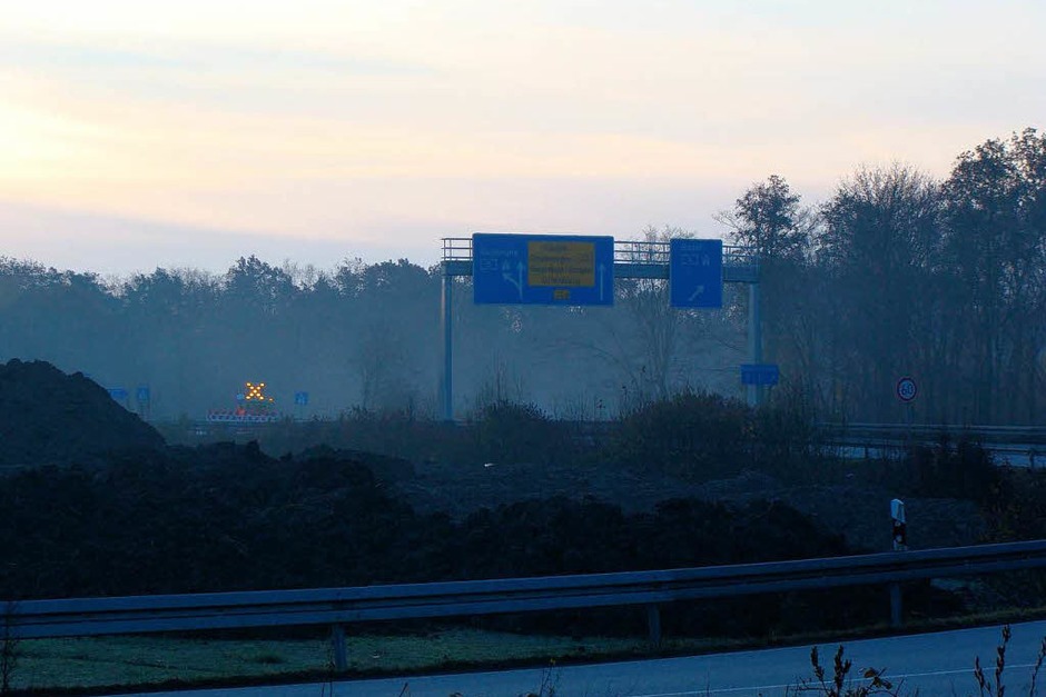 Ein schwerer Verkehrsunfall auf der A5 zwischen Lahr und Offenburg fordert sechs Menschenleben. (Foto: Martin Ganz) Ein schwerer Verkehrsunfall auf der A5 zwischen Lahr und Offenburg fordert sechs Menschenleben. (Foto: Martin Ganz)