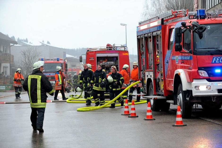 Explosion, Feuer und Qualm in der Caritas-Behindertenwerkstätte in Titisee-Neustadt. 14 Menschen kommen ums Leben. (Foto: dpa) Explosion, Feuer und Qualm in der Caritas-Behindertenwerkstätte in Titisee-Neustadt. 14 Menschen kommen ums Leben. (Foto: dpa)