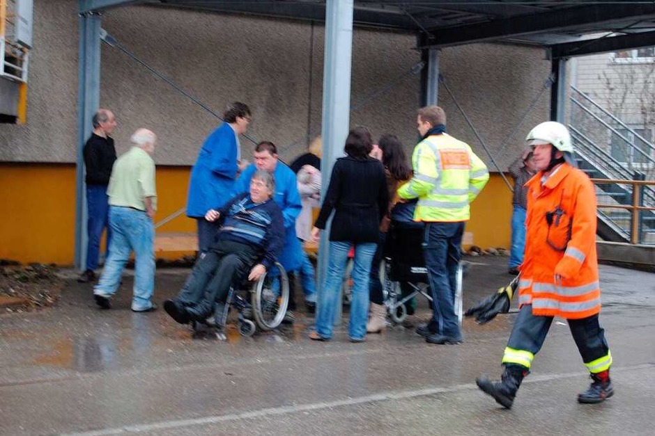 Explosion, Feuer und Qualm in der Caritas-Behindertenwerkstätte in Titisee-Neustadt. 14 Menschen kommen ums Leben. (Foto: Kamera24.TV) Explosion, Feuer und Qualm in der Caritas-Behindertenwerkstätte in Titisee-Neustadt. 14 Menschen kommen ums Leben. (Foto: Kamera24.TV)