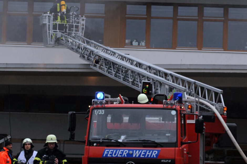 Explosion, Feuer und Qualm in der Caritas-Behindertenwerkstätte in Titisee-Neustadt. 14 Menschen kommen ums Leben. (Foto: dpa) Explosion, Feuer und Qualm in der Caritas-Behindertenwerkstätte in Titisee-Neustadt. 14 Menschen kommen ums Leben. (Foto: dpa)