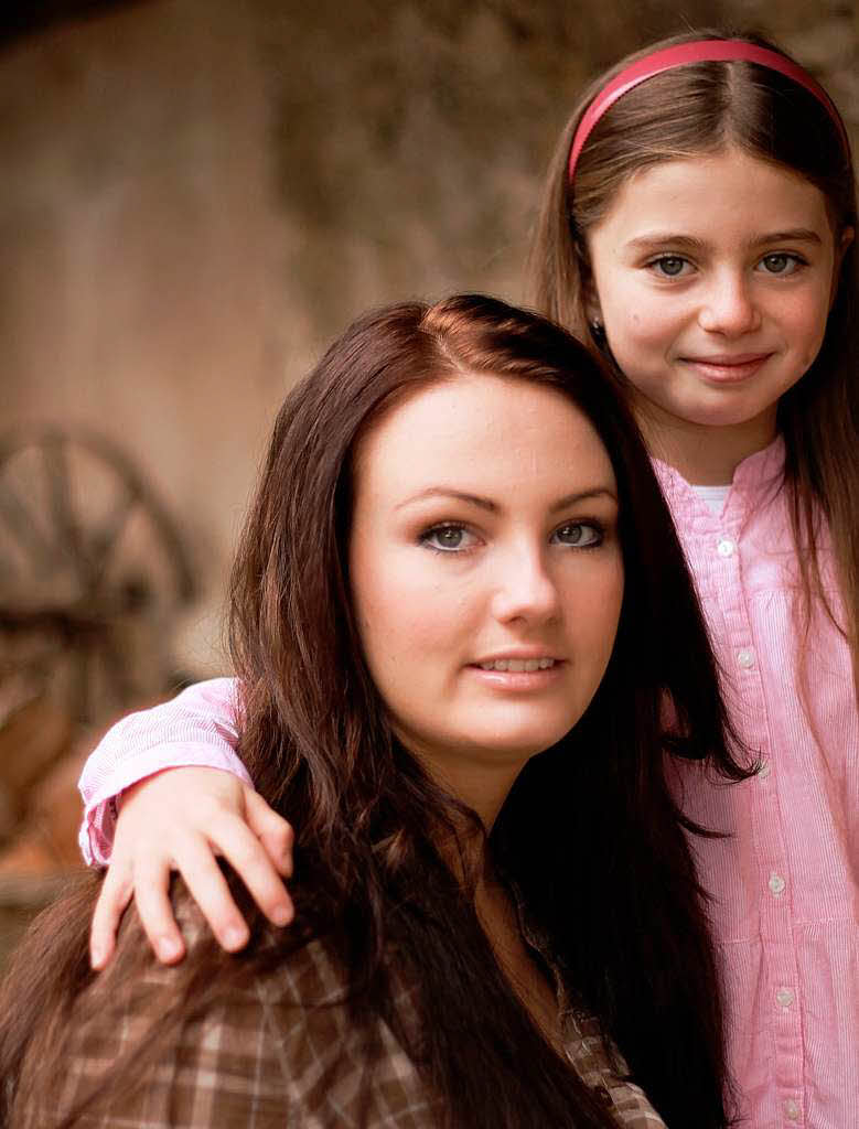 Hanna Kern (links) und Emma Ziegler spielen im Film Mutter und Tochter.