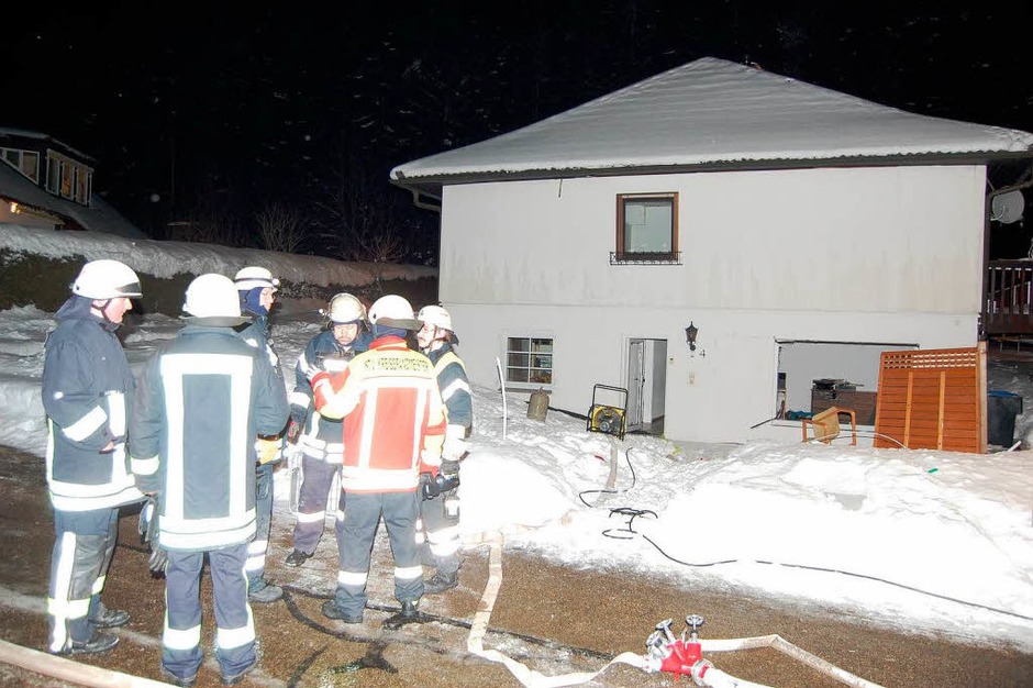 Explosion in Eisenbach – Gasflasche löst Detonation aus. (Foto: Martin Ganz) Explosion in Eisenbach – Gasflasche löst Detonation aus. (Foto: Martin Ganz)