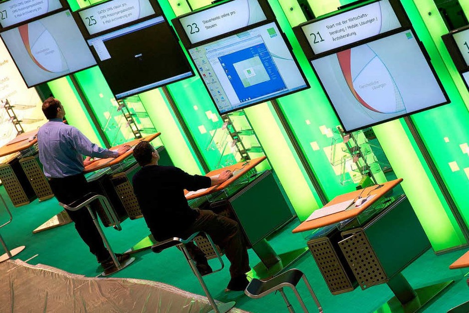Daten teilen? Sicher! Das Softwareunternehmen DATEV stellt Lösungen zum sicheren Austausch von Daten und Informationen vor. (Foto: dpa) Daten teilen? Sicher! Das Softwareunternehmen DATEV stellt Lösungen zum sicheren Austausch von Daten und Informationen vor. (Foto: dpa)