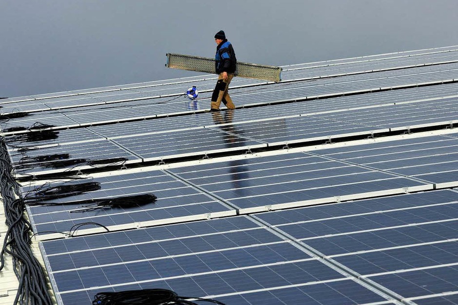 Platz 3: Erneut ein Solarunternehmen. Das Photovoltaikunternehmen mit Sitz im bayerischen Sulzemoos ist international aktiv; 2012 verlor der Aktienkurs von Phoenix Solar dennoch knappe 58 Prozent. (Foto: dapd) Platz 3: Erneut ein Solarunternehmen. Das Photovoltaikunternehmen mit Sitz im bayerischen Sulzemoos ist international aktiv; 2012 verlor der Aktienkurs von Phoenix Solar dennoch knappe 58 Prozent. (Foto: dapd)