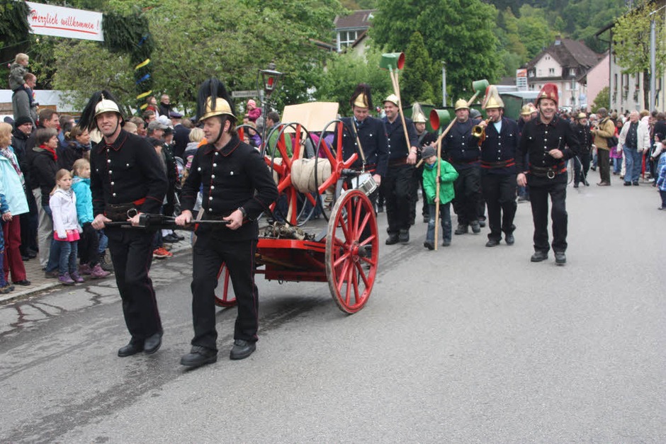 Mehr als 20 Blasmusikkapellen, Feuerwehrabteilungen und Trachtengruppen zogen beim Festumzug mit. (Foto: Heiner Fabry) Mehr als 20 Blasmusikkapellen, Feuerwehrabteilungen und Trachtengruppen zogen beim Festumzug mit. (Foto: Heiner Fabry)