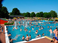 Badegast rettet Kind im Lörracher Schwimmbad Badegast rettet Kind im Lörracher Schwimmbad