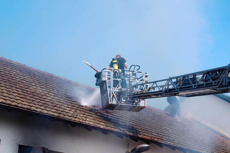 Brand im Feuerwehrgerätehaus Kandern (Foto: Hermann Sprich) Brand im Feuerwehrgerätehaus Kandern (Foto: Hermann Sprich)