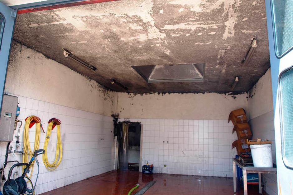 Brand im Feuerwehrgerätehaus Kandern (Foto: Hermann Sprich) Brand im Feuerwehrgerätehaus Kandern (Foto: Hermann Sprich)