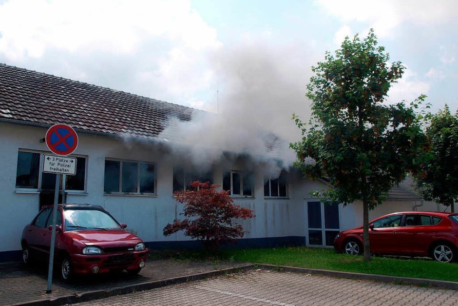 Brand im Feuerwehrgerätehaus Kandern (Foto: Hermann Sprich) Brand im Feuerwehrgerätehaus Kandern (Foto: Hermann Sprich)