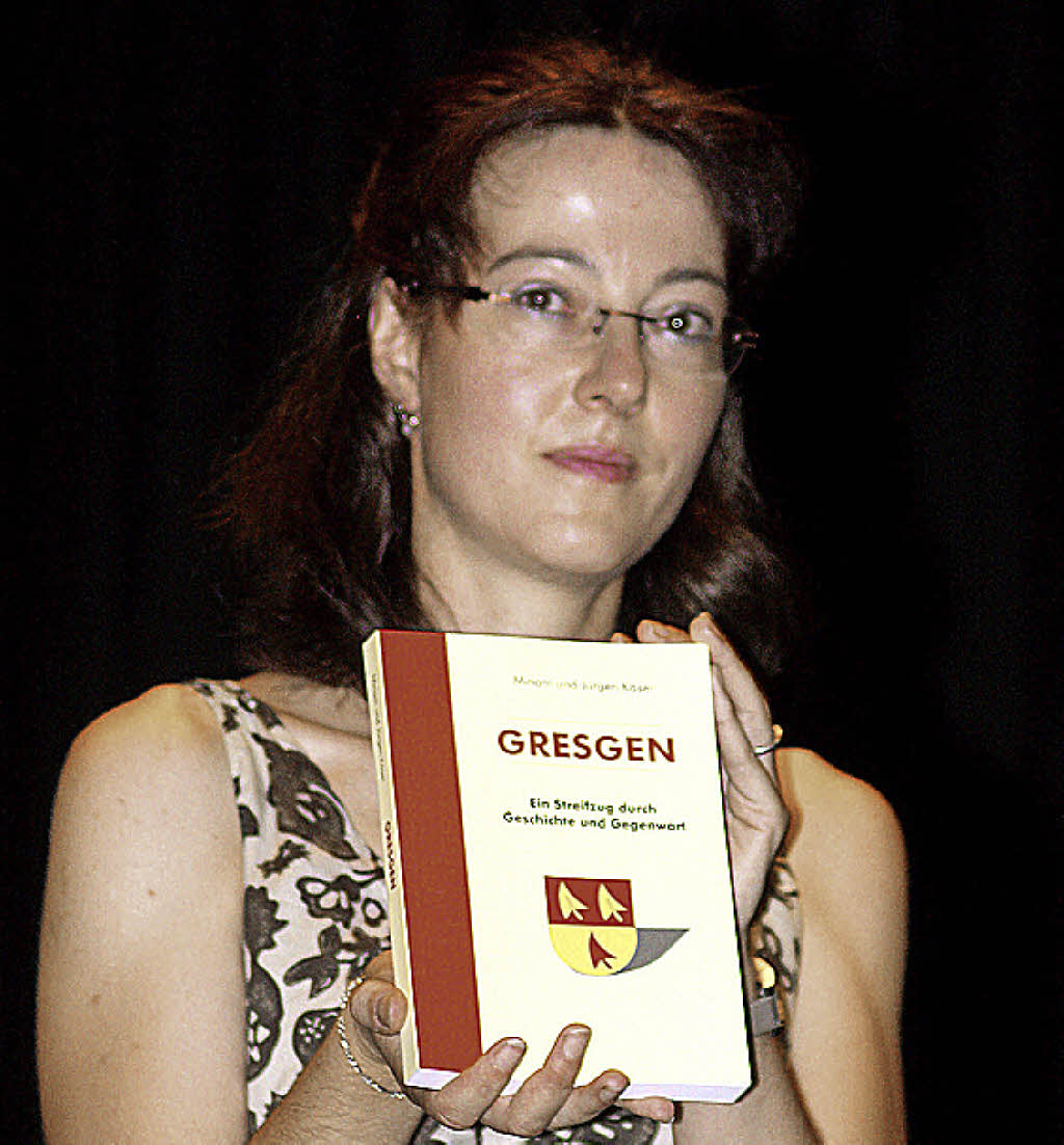 Miriam Käser mit dem neuen Gresgener Buch Foto: Heiner Fabry - 73979226