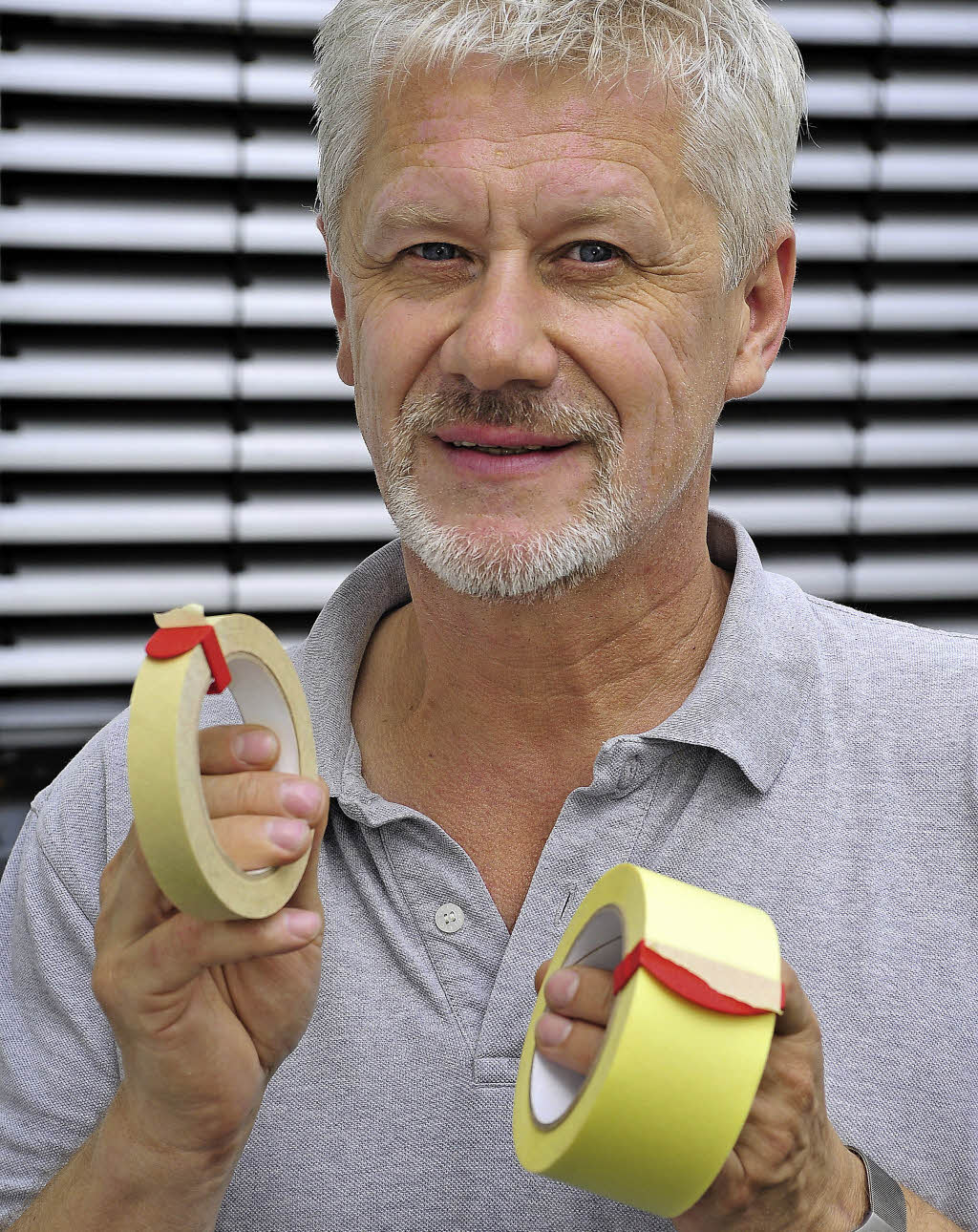 <b>Helmut Albert</b> mit seiner Erfindung, dem Clipsolo. Foto: Thomas Kunz - 74057668