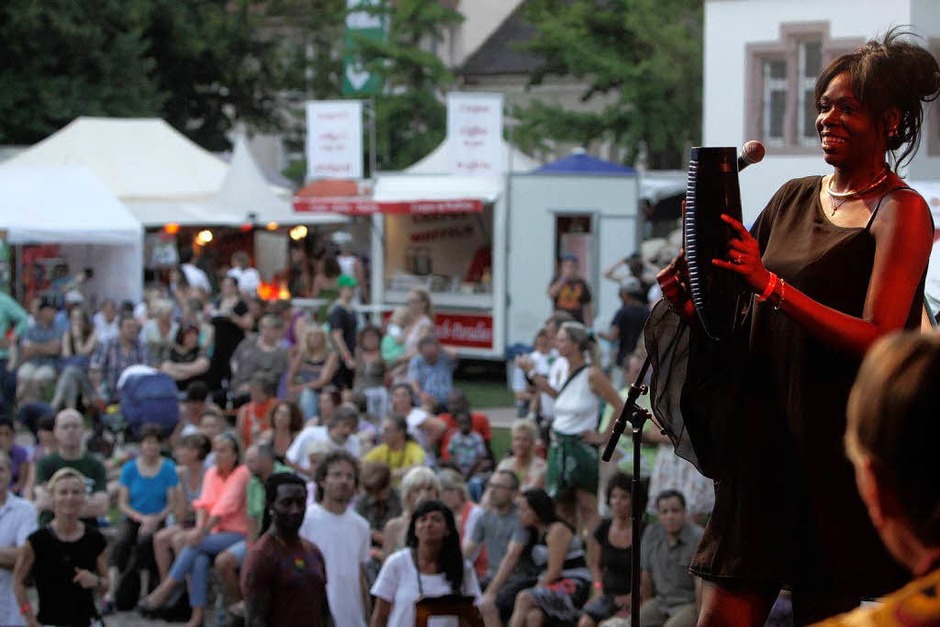 Sommer, Sonne, Salsa: Impressionen vom ersten Tag des African Music Festivals (Foto: Patrik Müller) Sommer, Sonne, Salsa: Impressionen vom ersten Tag des African Music Festivals (Foto: Patrik Müller)
