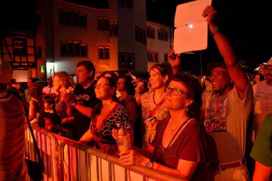 Sommer, Sonne, Salsa: Impressionen vom ersten Tag des African Music Festivals (Foto: Patrik Müller) Sommer, Sonne, Salsa: Impressionen vom ersten Tag des African Music Festivals (Foto: Patrik Müller)