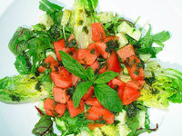 Salat mit Wassermelone und viel frischer Minze Salat mit Wassermelone und viel frischer Minze