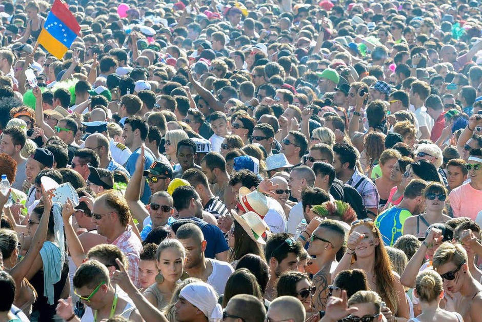 Hauptsache schrill und ausgelassen: Die Feierwütigen tanzten in Zürich. Hauptsache schrill und ausgelassen: Die Feierwütigen tanzten in Zürich.