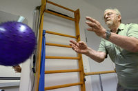 Uniklinik Freiburg macht alte Menschen nach Erkrankung wieder fit fürs Leben Uniklinik Freiburg macht alte Menschen nach Erkrankung wieder fit fürs Leben