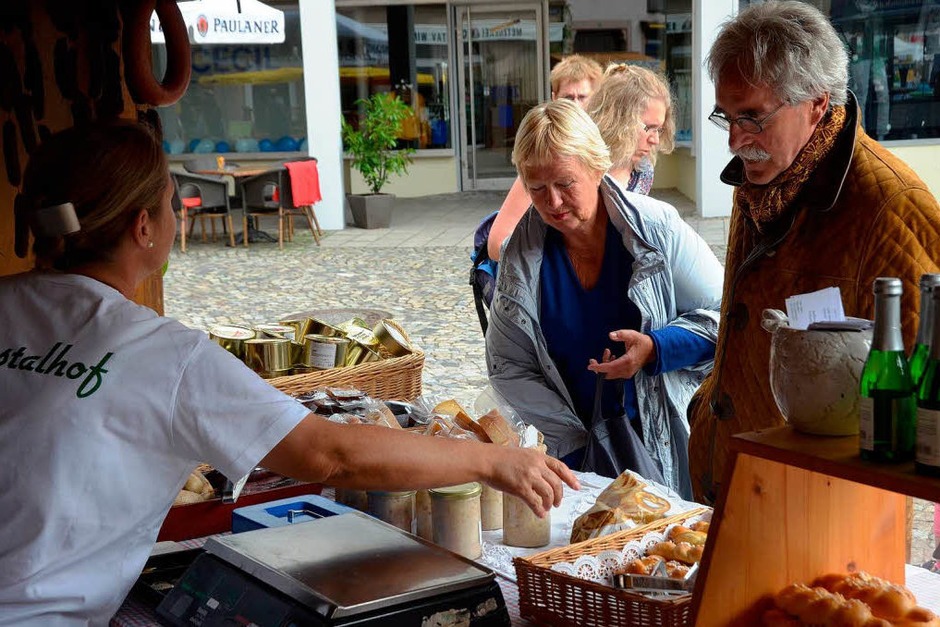 Der Bauernmarkt stieß auf großes Interesse. (Foto: Gerhard Walser) Der Bauernmarkt stieß auf großes Interesse. (Foto: Gerhard Walser)
