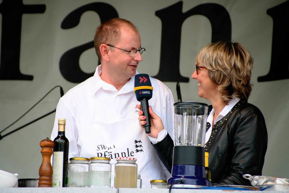 SWR 1 Pfännle: Kochshow mit Hanspeter Rombach vom Hotel Restaurant Sonne in Sankt Peter (Foto: Friederike Marx-Kohlstädt) SWR 1 Pfännle: Kochshow mit Hanspeter Rombach vom Hotel Restaurant Sonne in Sankt Peter (Foto: Friederike Marx-Kohlstädt)