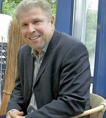 Wernfried Hübschmann liest in Hausen Gedichte Wernfried Hübschmann liest in Hausen Gedichte