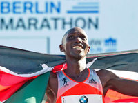 Fotos: Kenianer Kipsang läuft Weltrekord beim Berlin-Marathon Fotos: Kenianer Kipsang läuft Weltrekord beim Berlin-Marathon