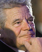 Joachim Gauck trifft in Gengenbach das Grüffelo Joachim Gauck trifft in Gengenbach das Grüffelo