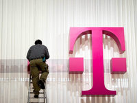 Telekom hält an Geschwindigkeitsbremse fest Telekom hält an Geschwindigkeitsbremse fest
