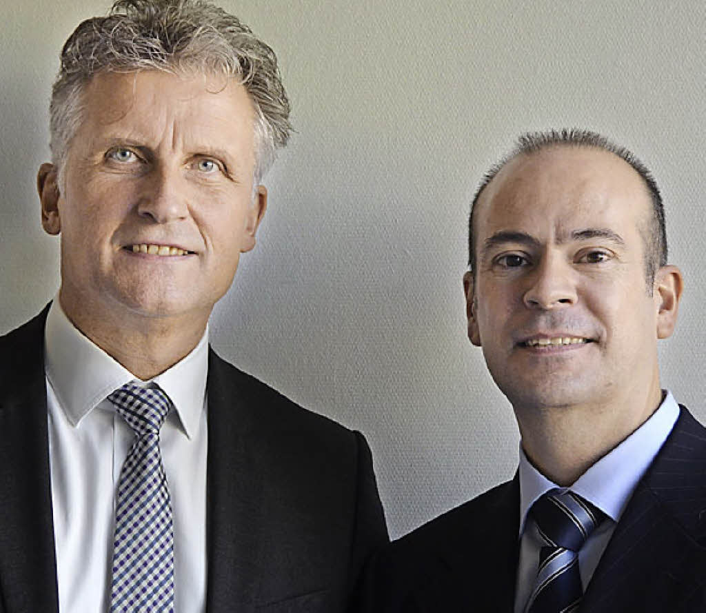 Rolf Schönbett (links) und <b>Juan Orozco</b> übergaben 500 Euro von der Volksbank <b>...</b> - 78382672