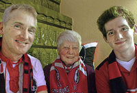 Vereint in Rot und Weiß Vereint in Rot und Weiß