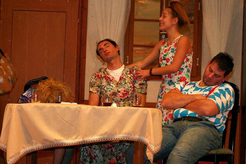 Januar: Die Schauspieler vom Musikverein Biederbach präsentierten eine gelungene Aufführung der Komödie "Der Meisterlügner". (Foto: Karin Heiß) Januar: Die Schauspieler vom Musikverein Biederbach präsentierten eine gelungene Aufführung der Komödie "Der Meisterlügner". (Foto: Karin Heiß)