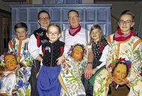 Eine Familie genießt ihr Fasnetglück Eine Familie genießt ihr Fasnetglück