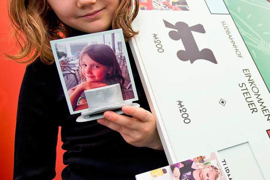 Selbstgestaltete Spielkarten von MyMonopoly (Foto: dpa) Selbstgestaltete Spielkarten von MyMonopoly (Foto: dpa)