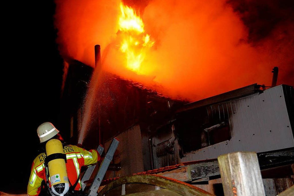 Nach dem Feuer ist das Einfamilienhaus in der Dorfbachstraße in Kirchzarten-Zarten nicht mehr bewohnbar. (Foto: Patrick Seeger) Nach dem Feuer ist das Einfamilienhaus in der Dorfbachstraße in Kirchzarten-Zarten nicht mehr bewohnbar. (Foto: Patrick Seeger)