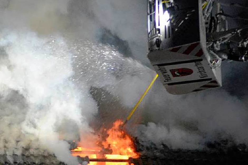 Nach dem Feuer ist das Einfamilienhaus in der Dorfbachstraße in Kirchzarten-Zarten nicht mehr bewohnbar. (Foto: Patrick Seeger) Nach dem Feuer ist das Einfamilienhaus in der Dorfbachstraße in Kirchzarten-Zarten nicht mehr bewohnbar. (Foto: Patrick Seeger)