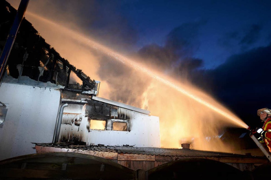 Nach dem Feuer ist das Einfamilienhaus in der Dorfbachstraße in Kirchzarten-Zarten nicht mehr bewohnbar. (Foto: Patrick Seeger) Nach dem Feuer ist das Einfamilienhaus in der Dorfbachstraße in Kirchzarten-Zarten nicht mehr bewohnbar. (Foto: Patrick Seeger)