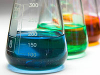 Mitarbeiter stiehlt große Mengen an Chemikalien Mitarbeiter stiehlt große Mengen an Chemikalien